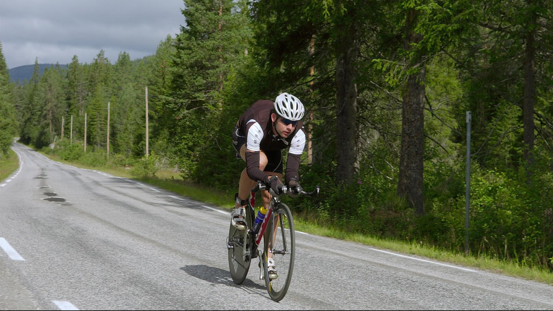 车手拼尽全力的终极冲刺，车手的视频